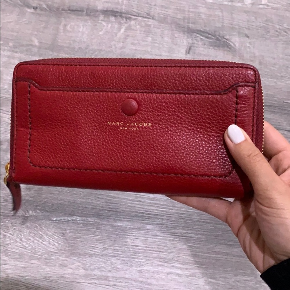 Marc Jacobs Leather Vertical Zip-Around Wallet - Picture 6 of 6